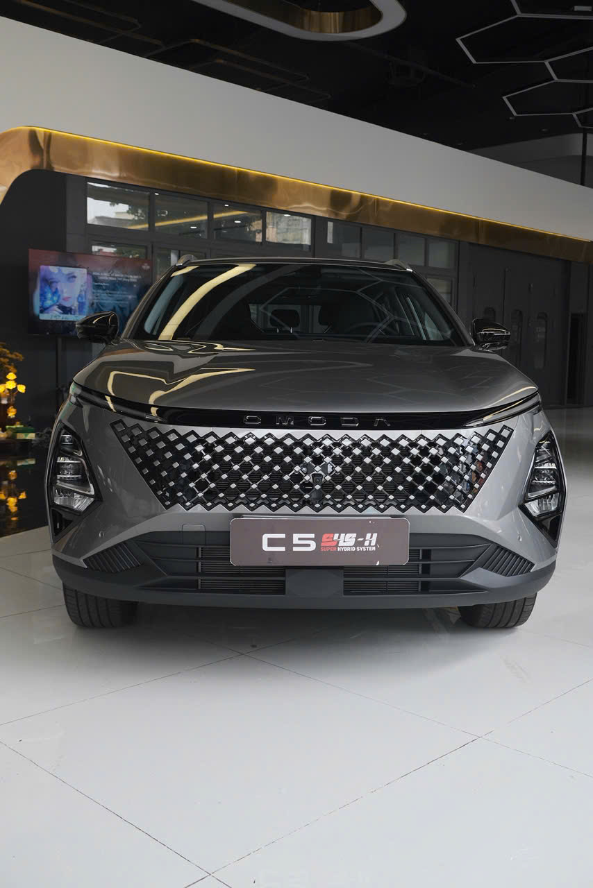 So sánh Omoda C5 SHS và Honda HRV Hev